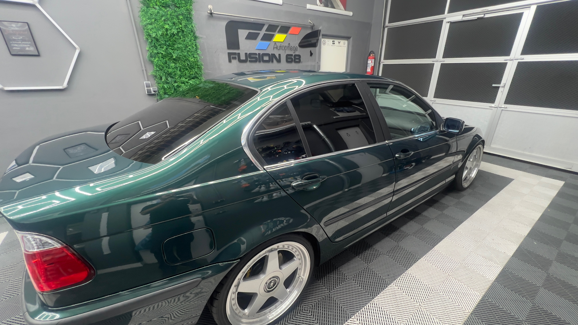 BMW E46 in British Racing Green mit Scheibentönung — Fusion 68 Mannheim