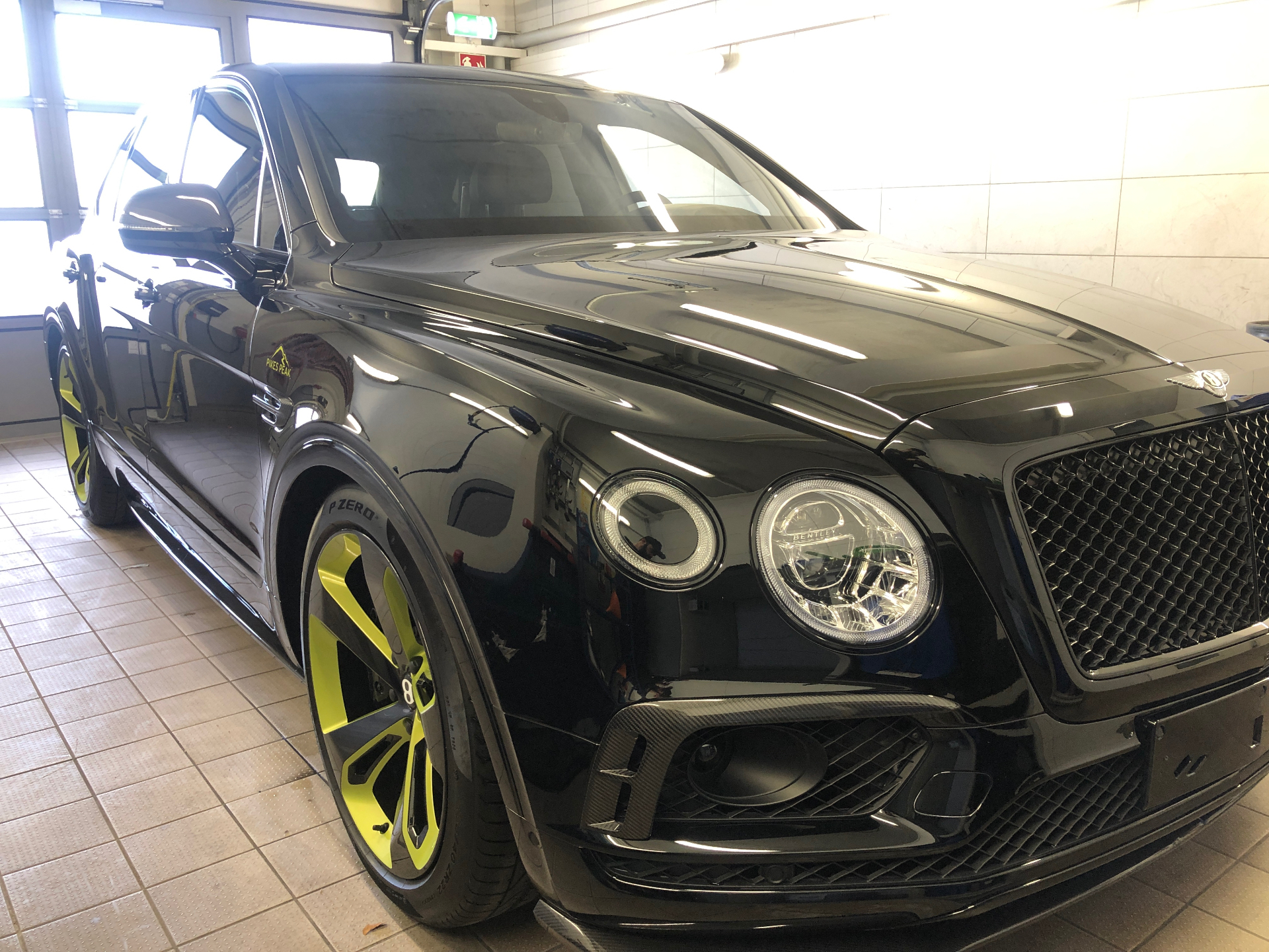 Bentley Bentayga Pikes Peak Aufbereitung & Keramik — Fusion 68 Mannheim
