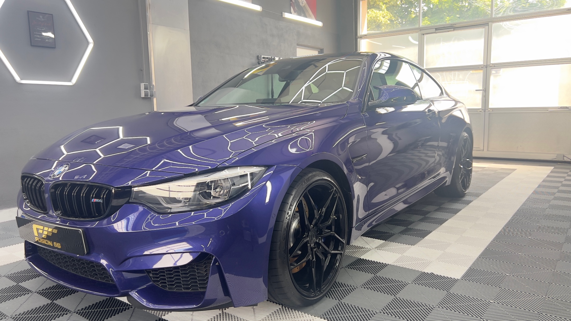 BMW M4 in Violett mit Lackschutzfolierung — Fusion 68 Mannheim